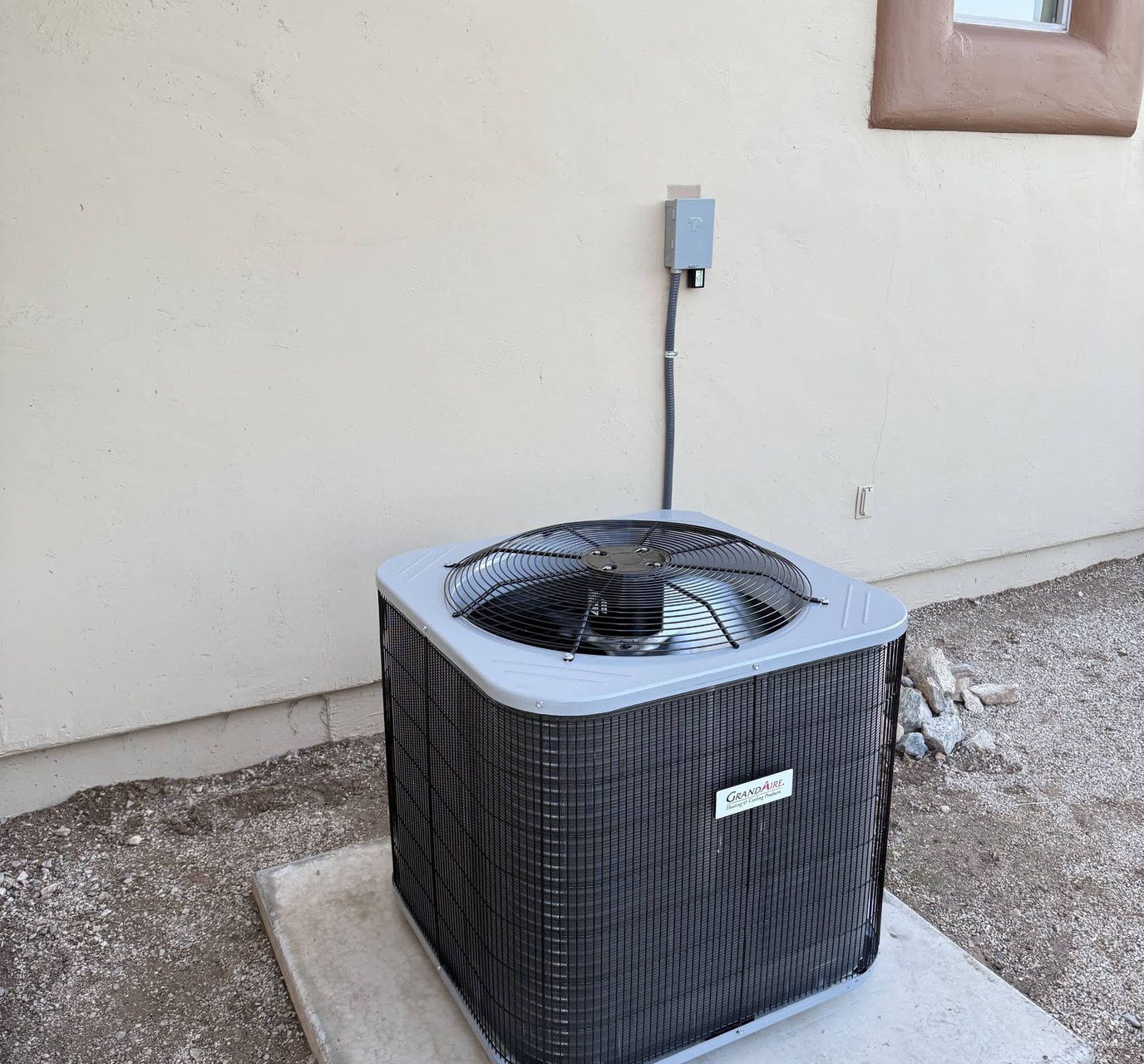 Air conditioning condenser installation